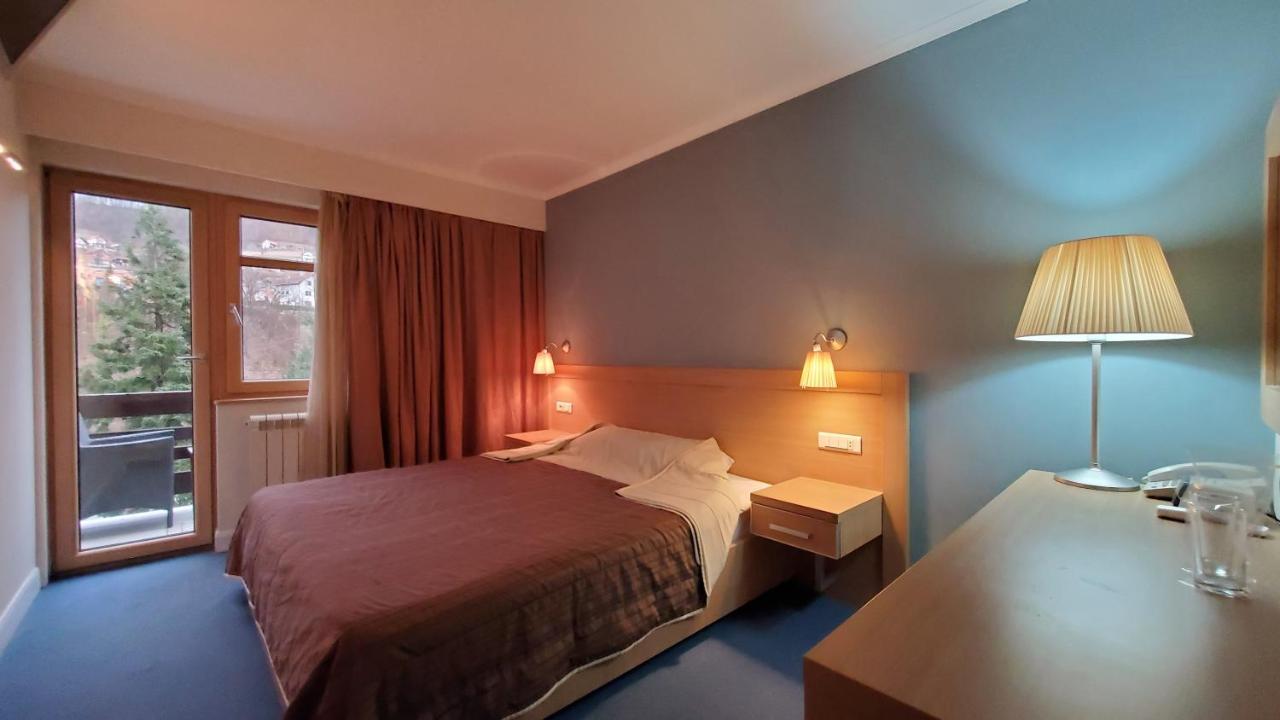 Hotel Park Іваніца Екстер'єр фото