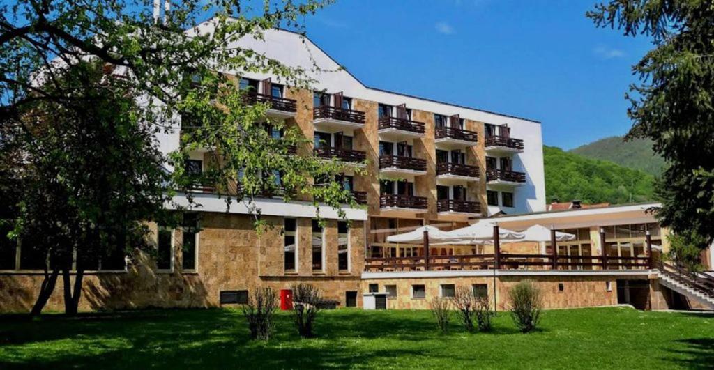 Hotel Park Іваніца Екстер'єр фото