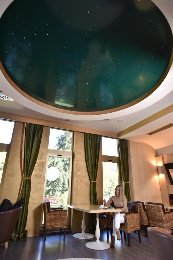 Hotel Park Іваніца Екстер'єр фото