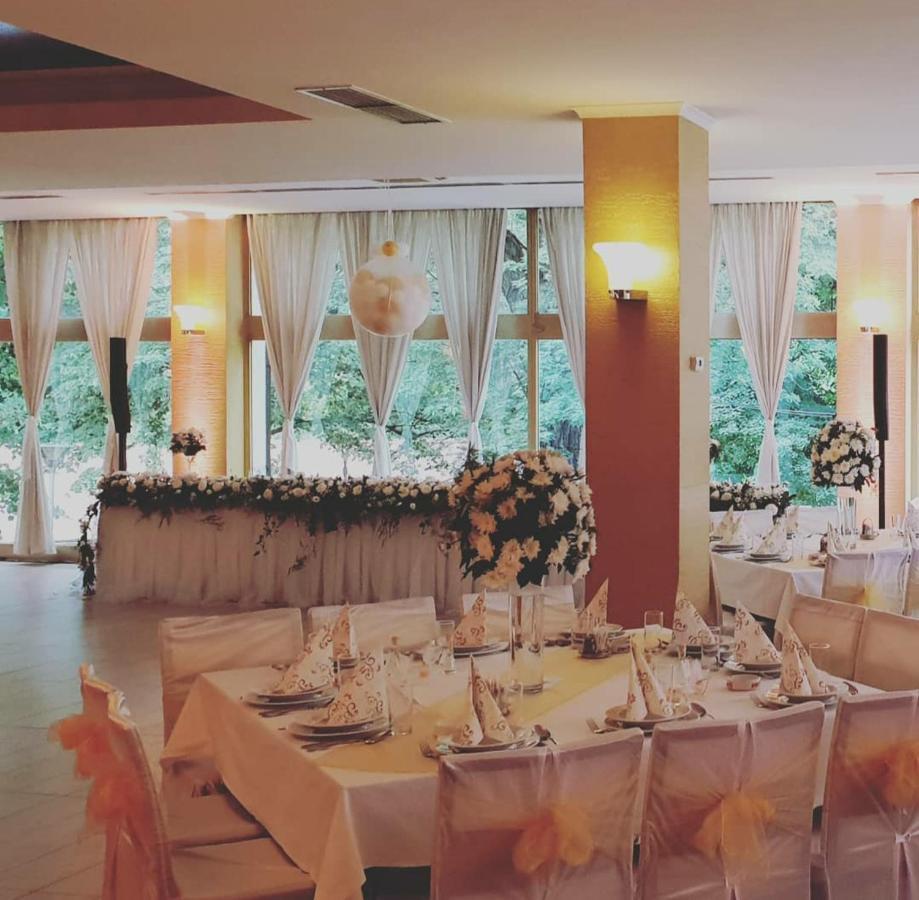 Hotel Park Іваніца Екстер'єр фото