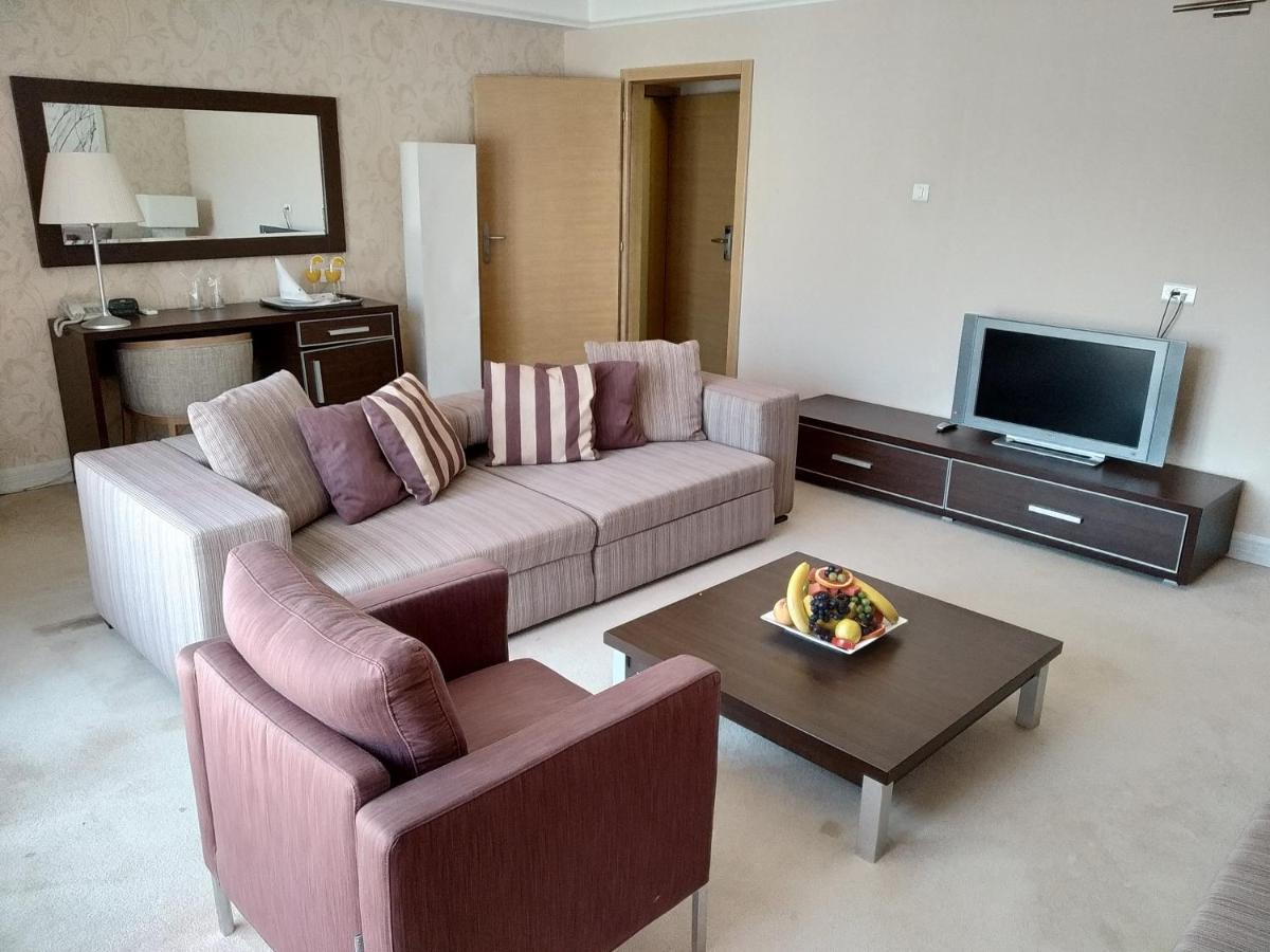 Hotel Park Іваніца Екстер'єр фото
