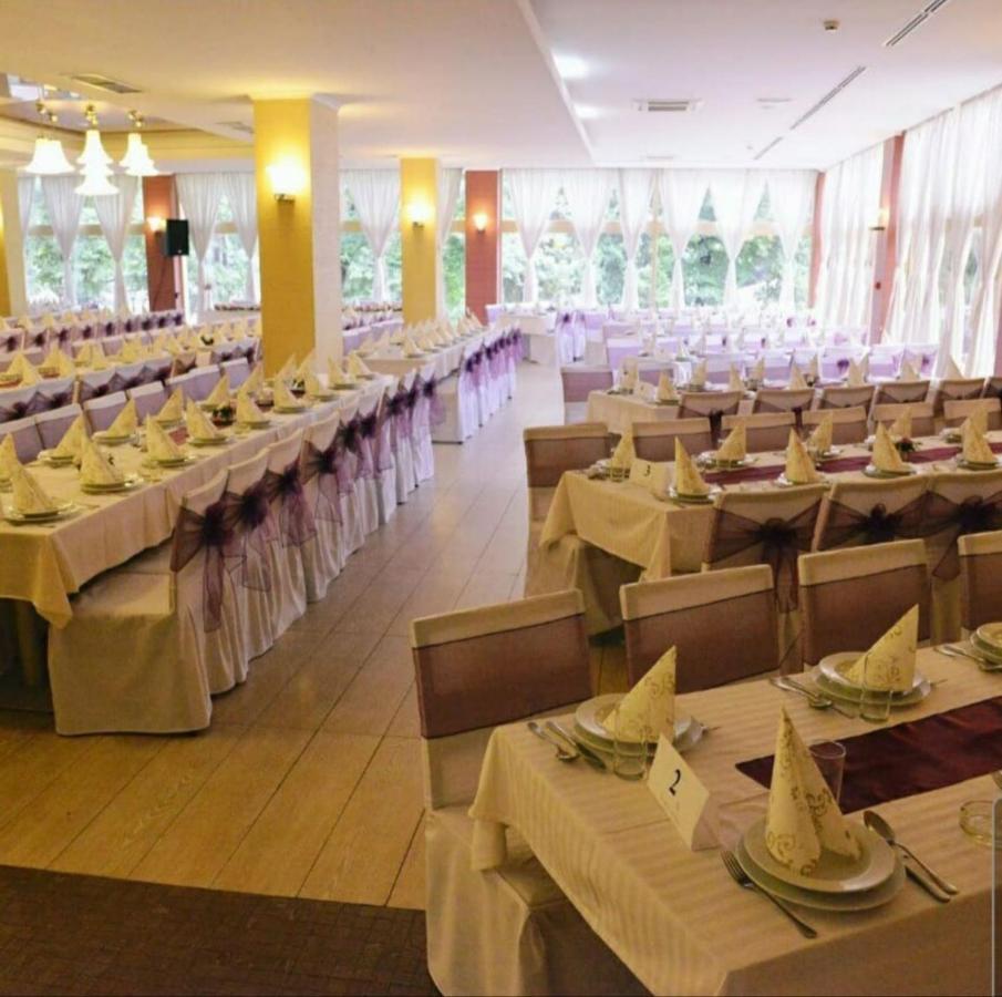 Hotel Park Іваніца Екстер'єр фото