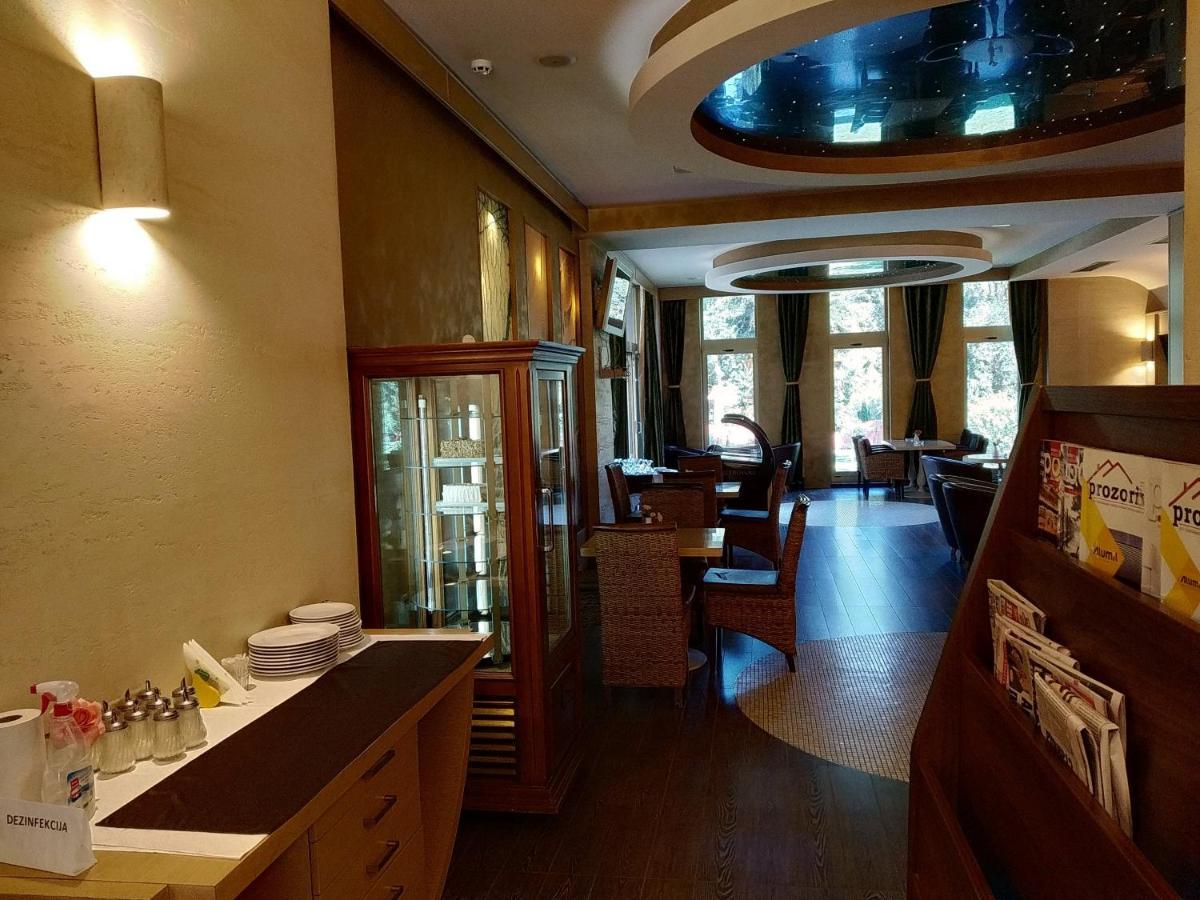 Hotel Park Іваніца Екстер'єр фото