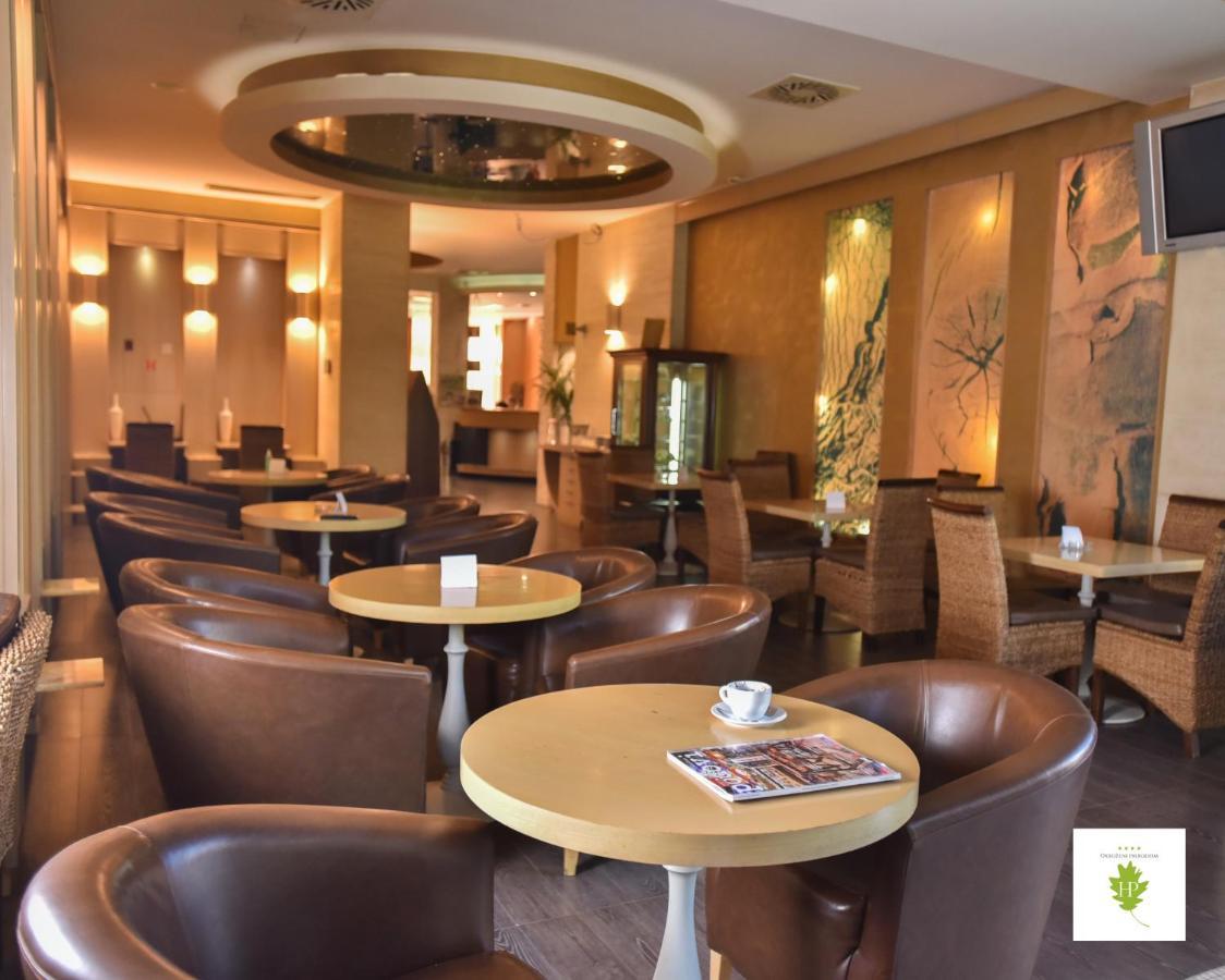 Hotel Park Іваніца Екстер'єр фото