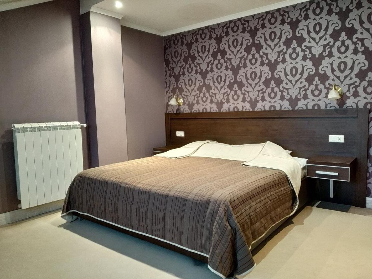 Hotel Park Іваніца Екстер'єр фото