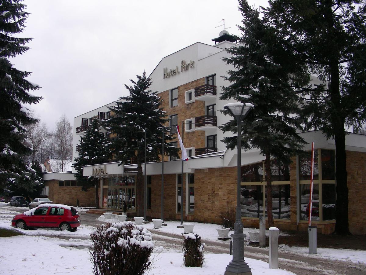 Hotel Park Іваніца Екстер'єр фото